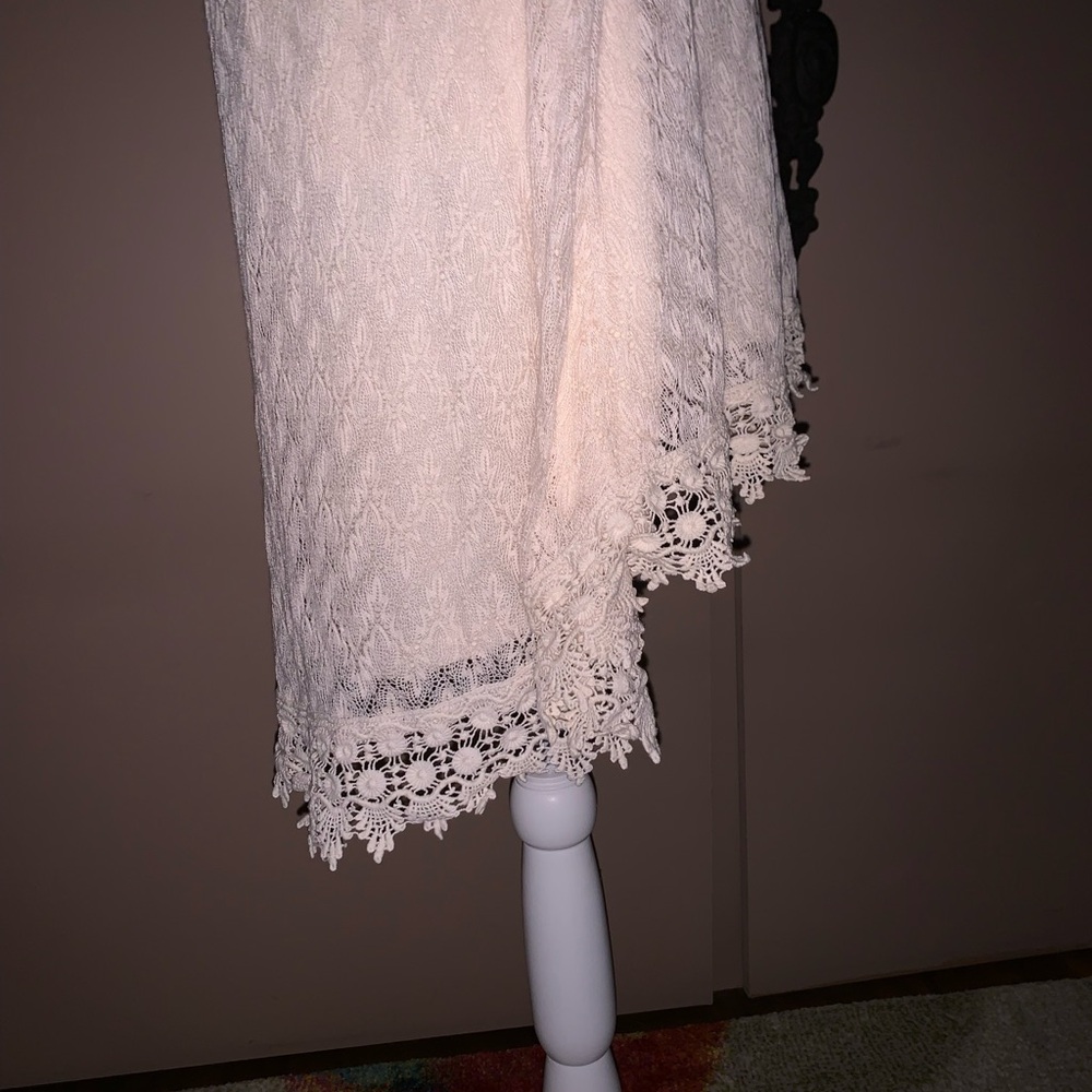 Elegant Asymmetrical Cream Lace Skirt - Picture 2 of 4